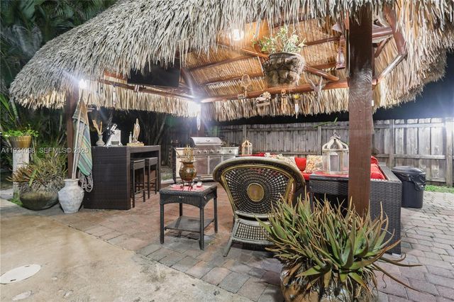 15450 SW 157th Ter, Miami, FL 33187