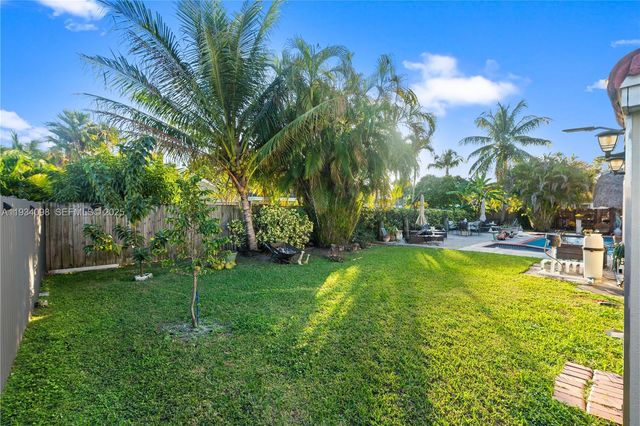 15450 SW 157th Ter, Miami, FL 33187