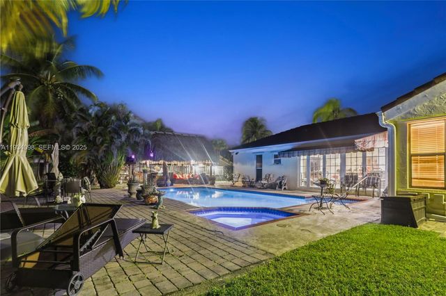 15450 SW 157th Ter, Miami, FL 33187