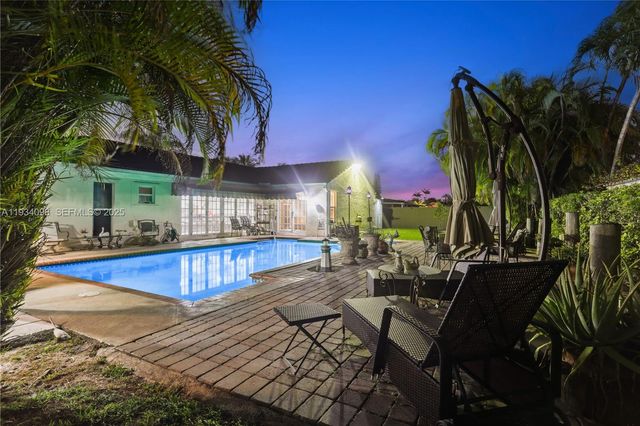 15450 SW 157th Ter, Miami, FL 33187