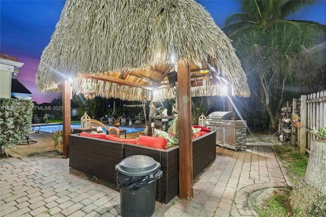 15450 SW 157th Ter, Miami, FL 33187