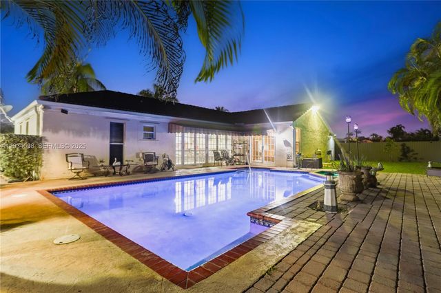 15450 SW 157th Ter, Miami, FL 33187