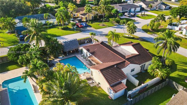 15450 SW 157th Ter, Miami, FL 33187