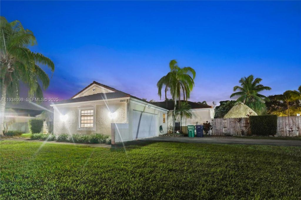 15450 SW 157th Ter, Miami, FL 33187