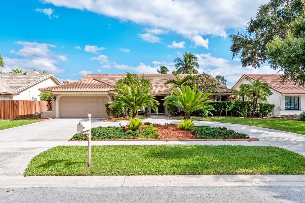 1120 NW 100th Way, Plantation, FL 33322