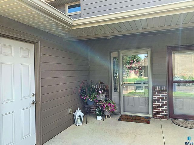 2010 S Barret Pl Place 46, Sioux Falls, SD 57106