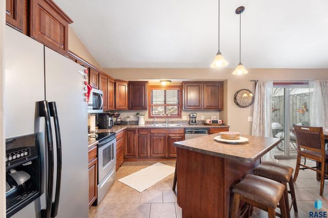 2010 S Barret Pl Place 46, Sioux Falls, SD 57106