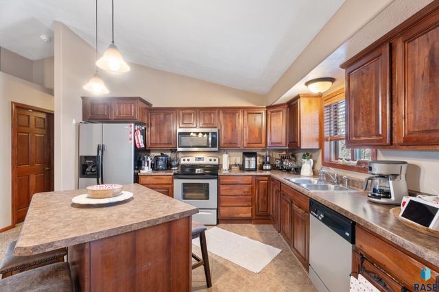 2010 S Barret Pl Place 46, Sioux Falls, SD 57106