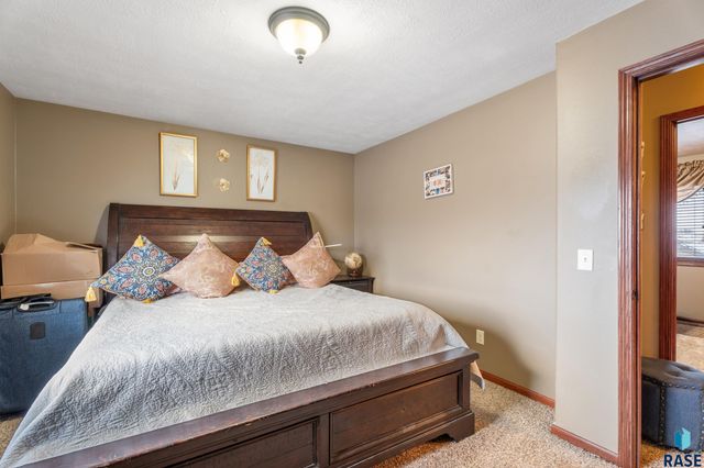 2010 S Barret Pl Place 46, Sioux Falls, SD 57106