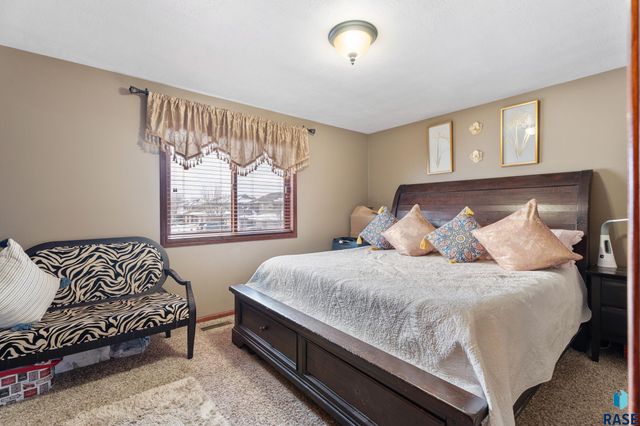 2010 S Barret Pl Place 46, Sioux Falls, SD 57106