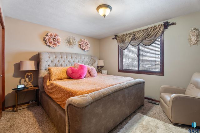 2010 S Barret Pl Place 46, Sioux Falls, SD 57106