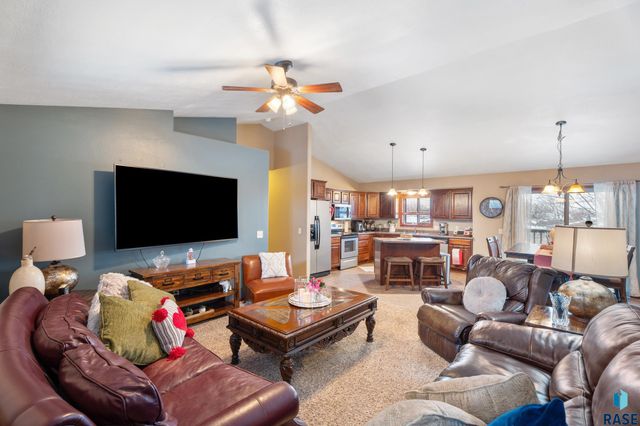 2010 S Barret Pl Place 46, Sioux Falls, SD 57106
