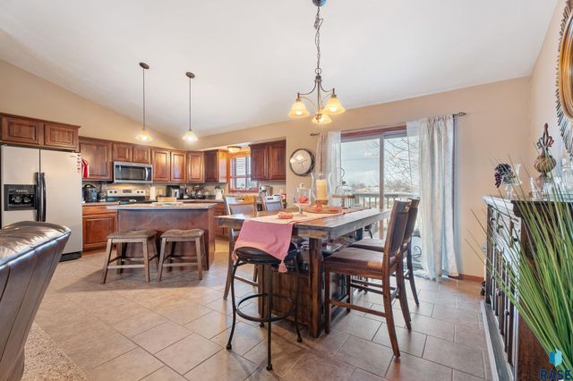 2010 S Barret Pl Place 46, Sioux Falls, SD 57106