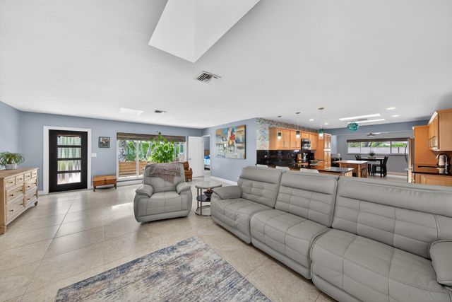 1571 SE 24TH Avenue, Pompano Beach, FL 33062
