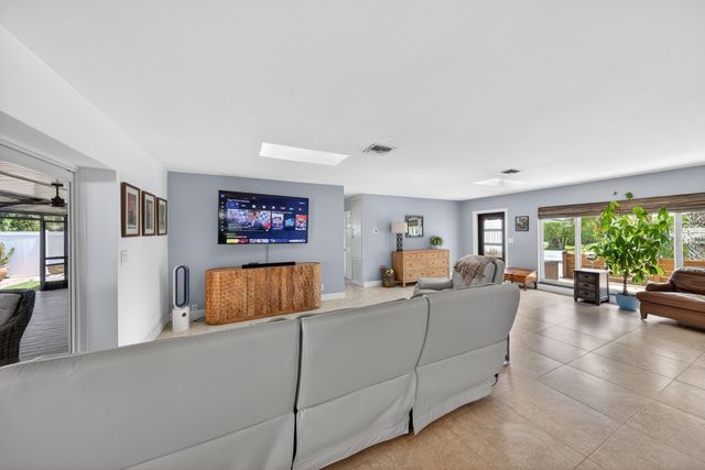 1571 SE 24TH Avenue, Pompano Beach, FL 33062