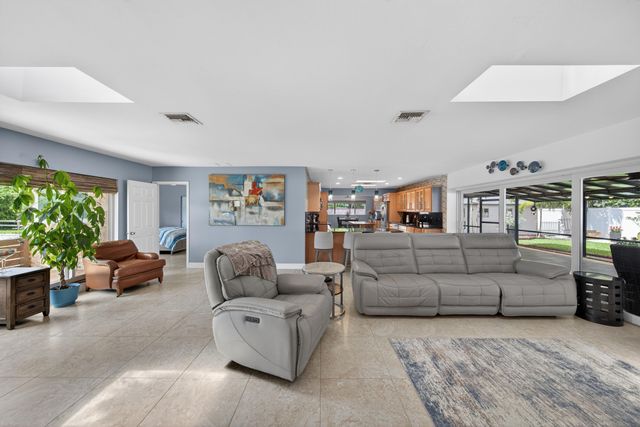 1571 SE 24TH Avenue, Pompano Beach, FL 33062