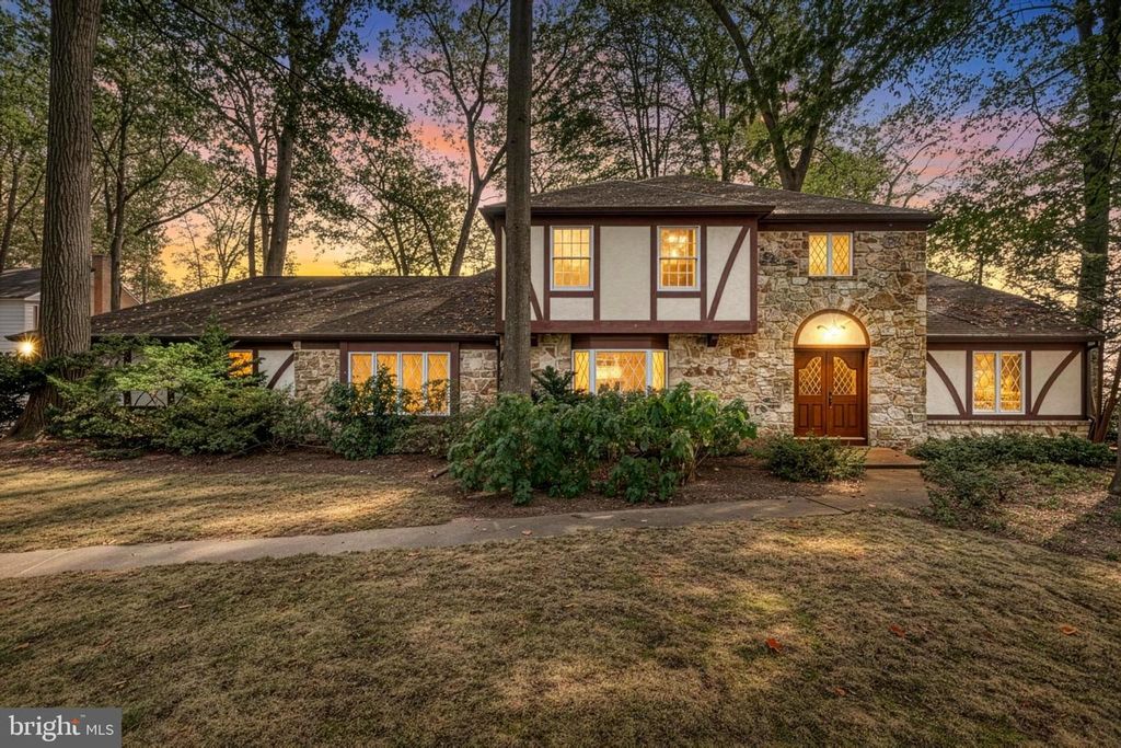 812 FLINTLOCK RIDGE ROAD, Mechanicsburg, PA 17055