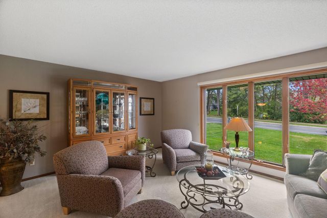 481 Marie Avenue W, West Saint Paul, MN 55118