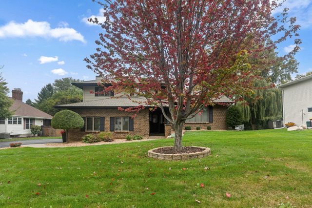 481 Marie Avenue W, West Saint Paul, MN 55118
