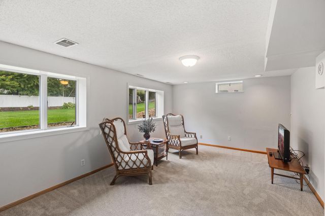 481 Marie Avenue W, West Saint Paul, MN 55118