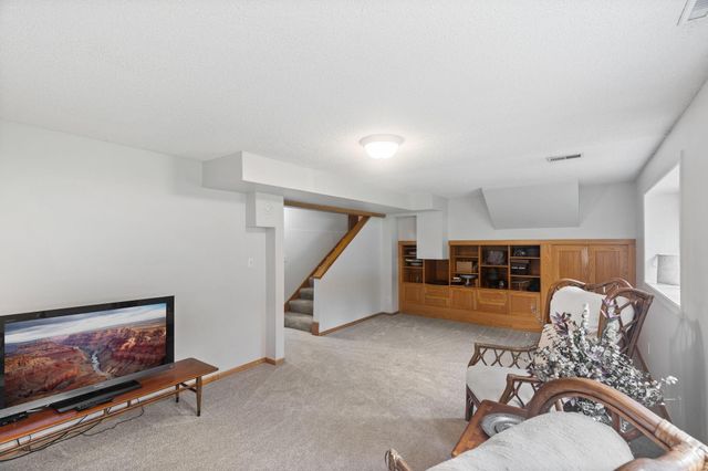 481 Marie Avenue W, West Saint Paul, MN 55118