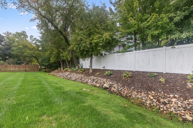 481 Marie Avenue W, West Saint Paul, MN 55118