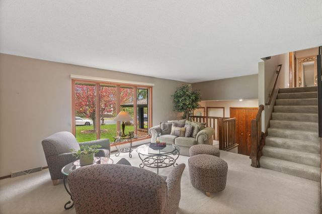 481 Marie Avenue W, West Saint Paul, MN 55118