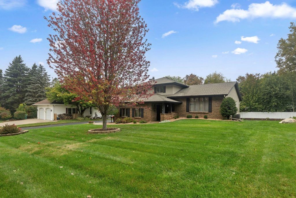 481 Marie Avenue W, West Saint Paul, MN 55118