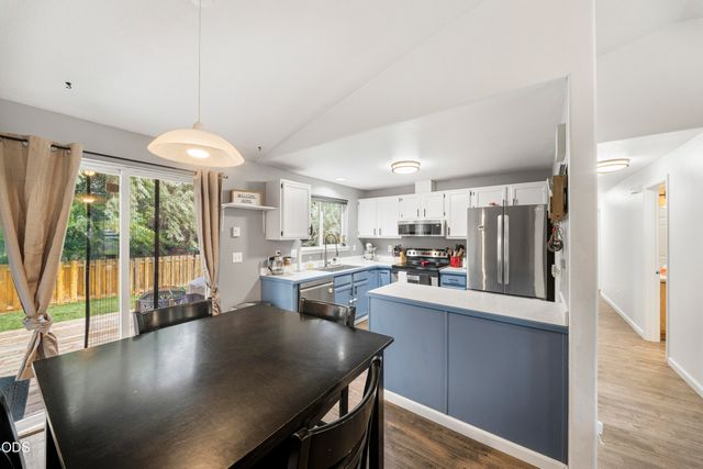 2971 SW Salmon Avenue, Redmond, OR 97756