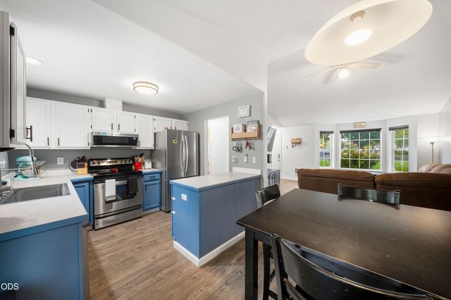 2971 SW Salmon Avenue, Redmond, OR 97756