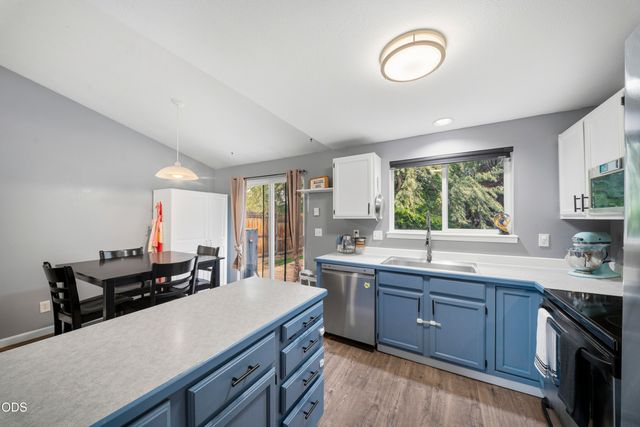 2971 SW Salmon Avenue, Redmond, OR 97756