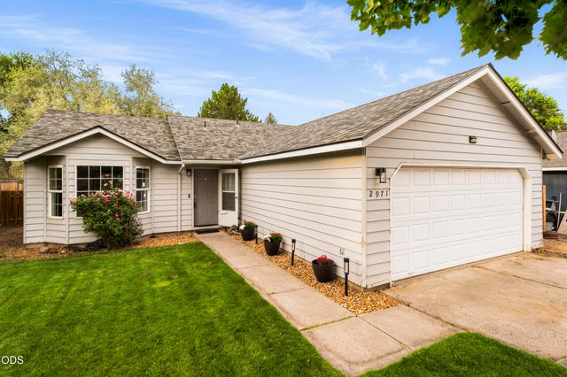 2971 SW Salmon Avenue, Redmond, OR 97756