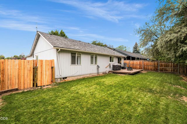 2971 SW Salmon Avenue, Redmond, OR 97756