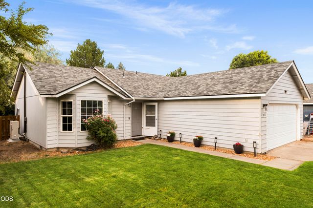 2971 SW Salmon Avenue, Redmond, OR 97756
