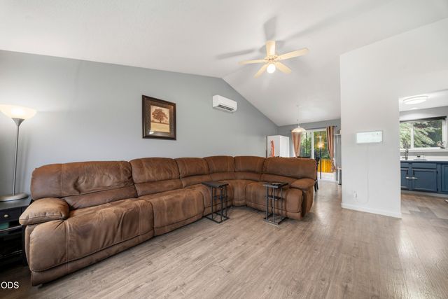 2971 SW Salmon Avenue, Redmond, OR 97756