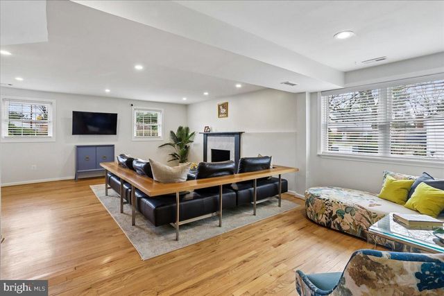 11700 SEVEN LOCKS RD, Potomac, MD 20854