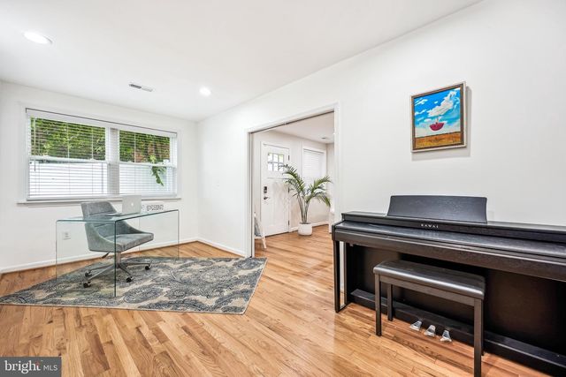 11700 SEVEN LOCKS RD, Potomac, MD 20854