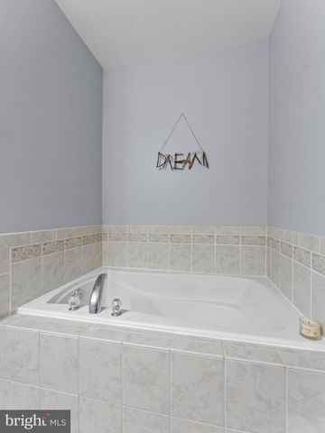 186 CHANCELLOR DR, Deptford, NJ 08096
