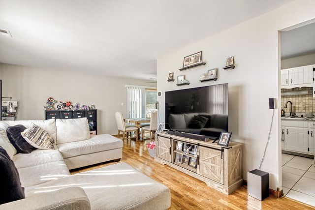 8475 162nd Place 1, Tinley Park, IL 60487