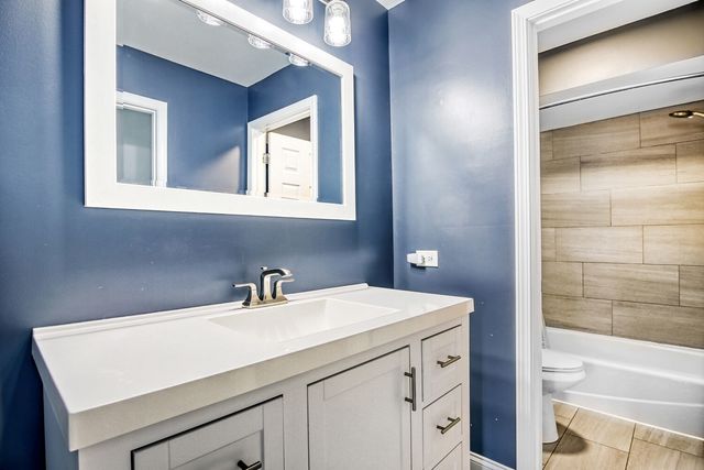 8475 162nd Place 1, Tinley Park, IL 60487