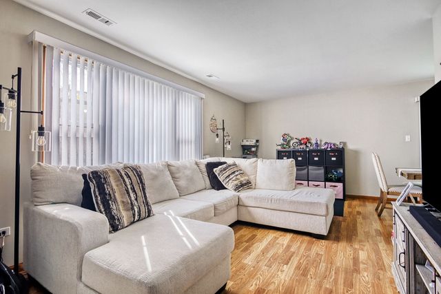 8475 162nd Place 1, Tinley Park, IL 60487