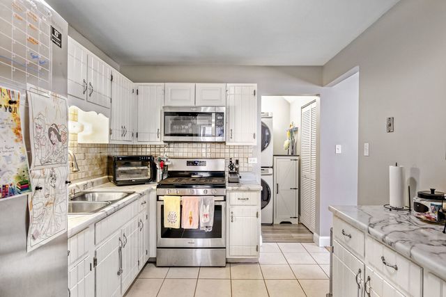 8475 162nd Place 1, Tinley Park, IL 60487