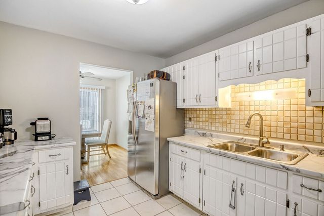 8475 162nd Place 1, Tinley Park, IL 60487