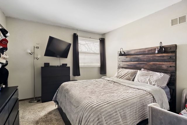 8475 162nd Place 1, Tinley Park, IL 60487