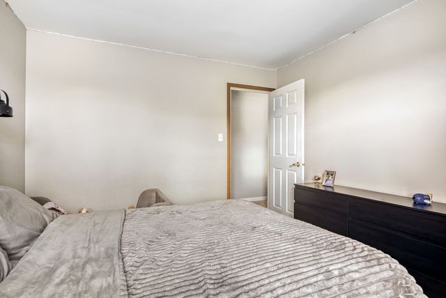 8475 162nd Place 1, Tinley Park, IL 60487