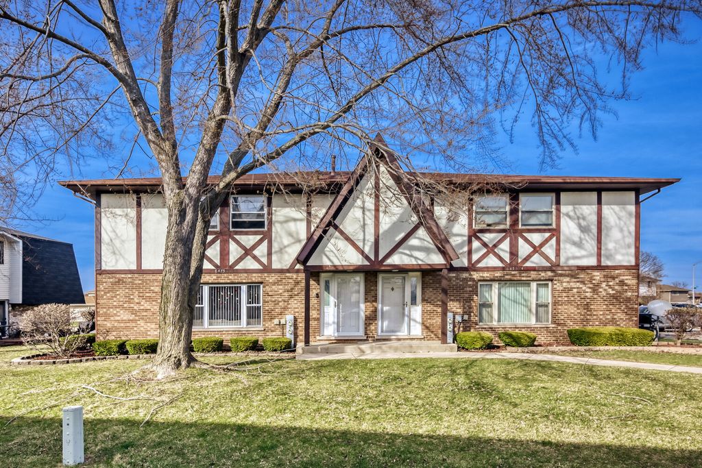 8475 162nd Place 1, Tinley Park, IL 60487