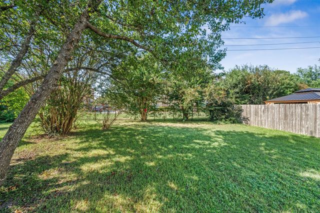 8911 Pine Shores Drive, Humble, TX 77346