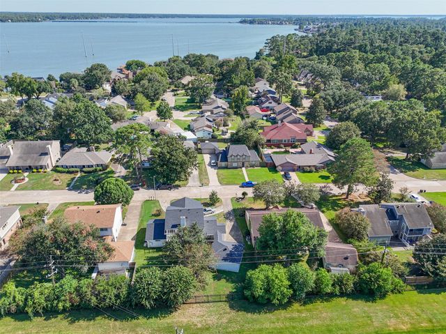 8911 Pine Shores Drive, Humble, TX 77346