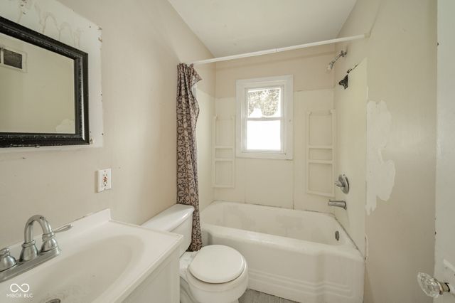 239 W 38th Street, Anderson, IN 46013