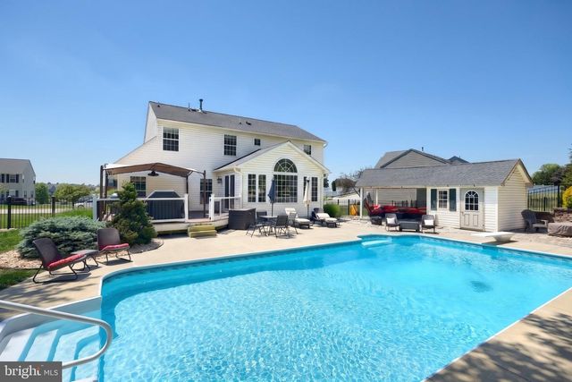 448 EL VISTA DR, Hanover, PA 17331